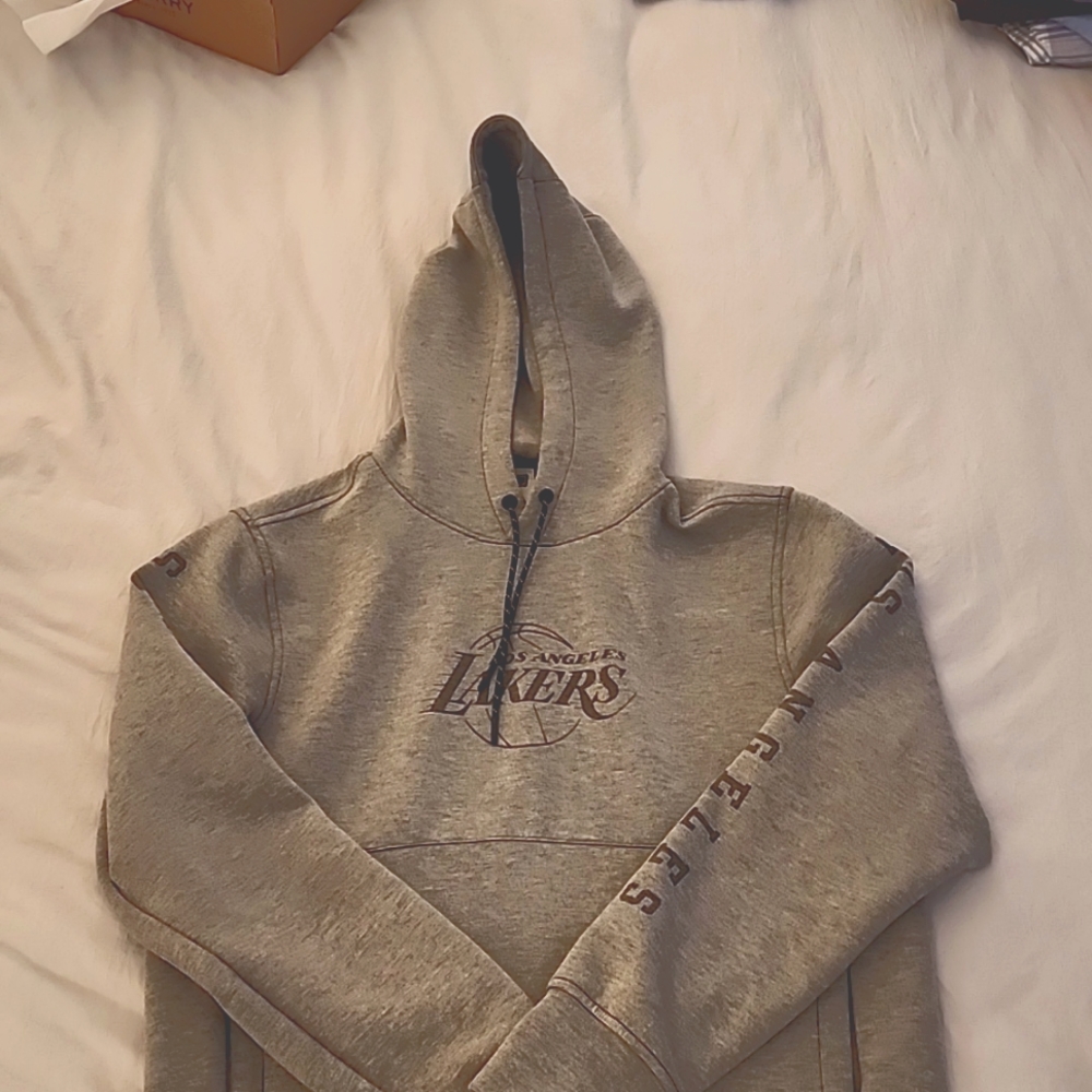Los Angeles Lakers Hoodie - Picture 2 of 4